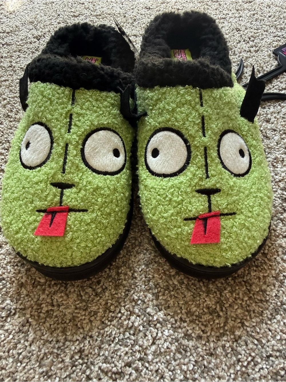 Invader Zim GIR Fuzzy Sherpa Slippers NWT Hot Topic Green Black Womens Size 9/10
